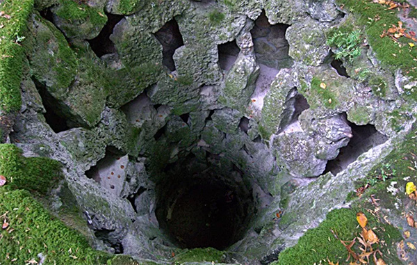 The Second Well, Often Referred To As The &Quot;Imperfect Well,&Quot; Appears Much Rougher Than The Main One. Previous Visitors Have Reported That Descending Into This Well Is A Strange And Thoroughly Creepy Experience.