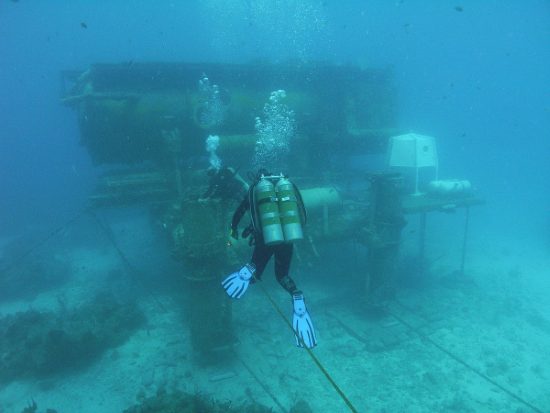 Underwater Military Base: Aquarius Reef Base