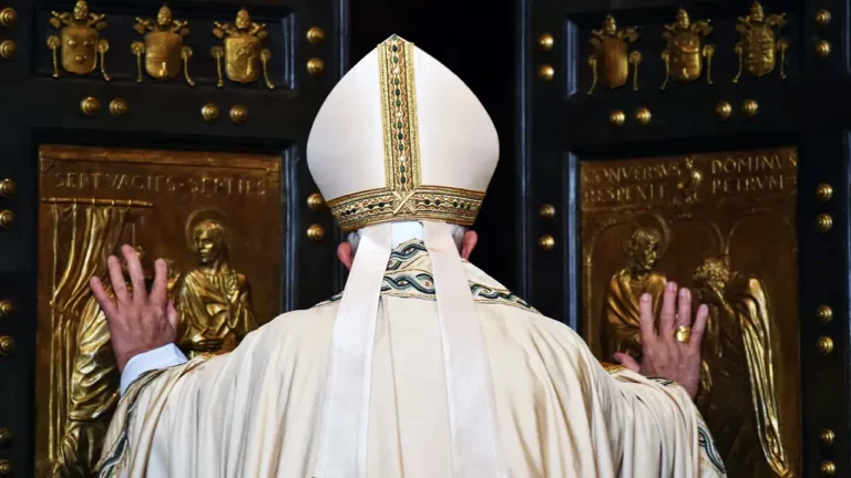 Pope Francis Is Going To Open Five Sacred Portals On Christmas Eve Sealed Vatican Holy Doors -