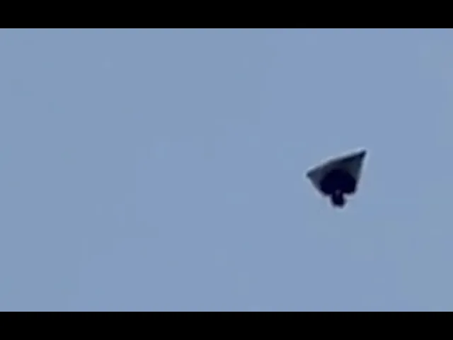 Mysterious Dark Pyramid Shaped Ufo Uap Seen Flying Over Us In Broad Daylight -